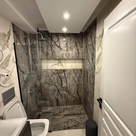 Cozy 1br Basement Close To Metro Isztambul